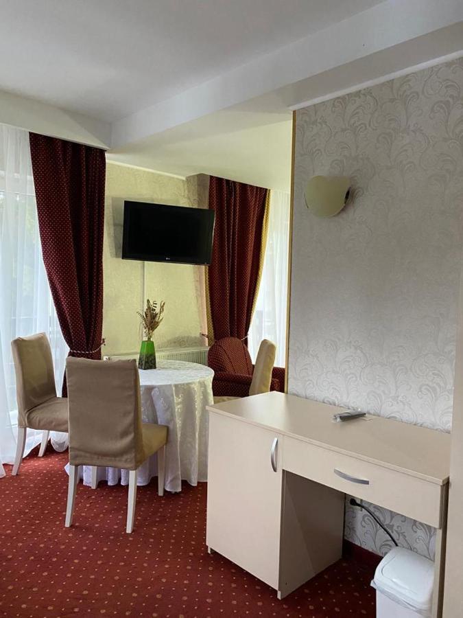 Hotel Miraj - Restaurant & Sauna & Biliard Poiana Brasov Bilik gambar