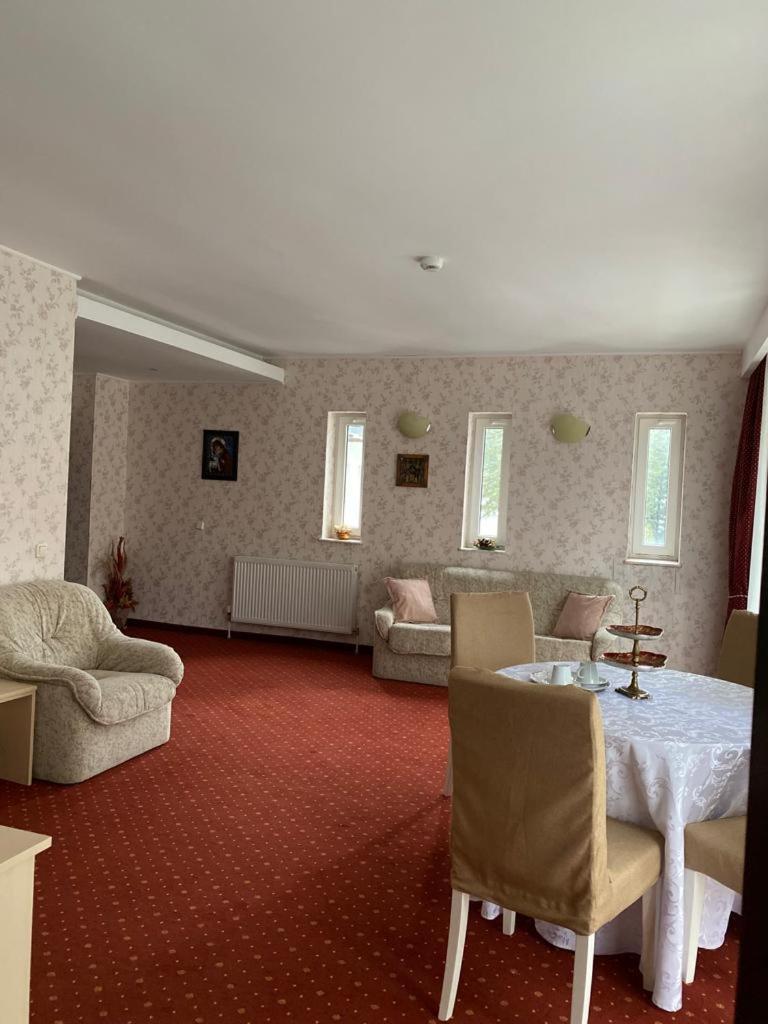 Hotel Miraj - Restaurant & Sauna & Biliard Poiana Brasov Bilik gambar