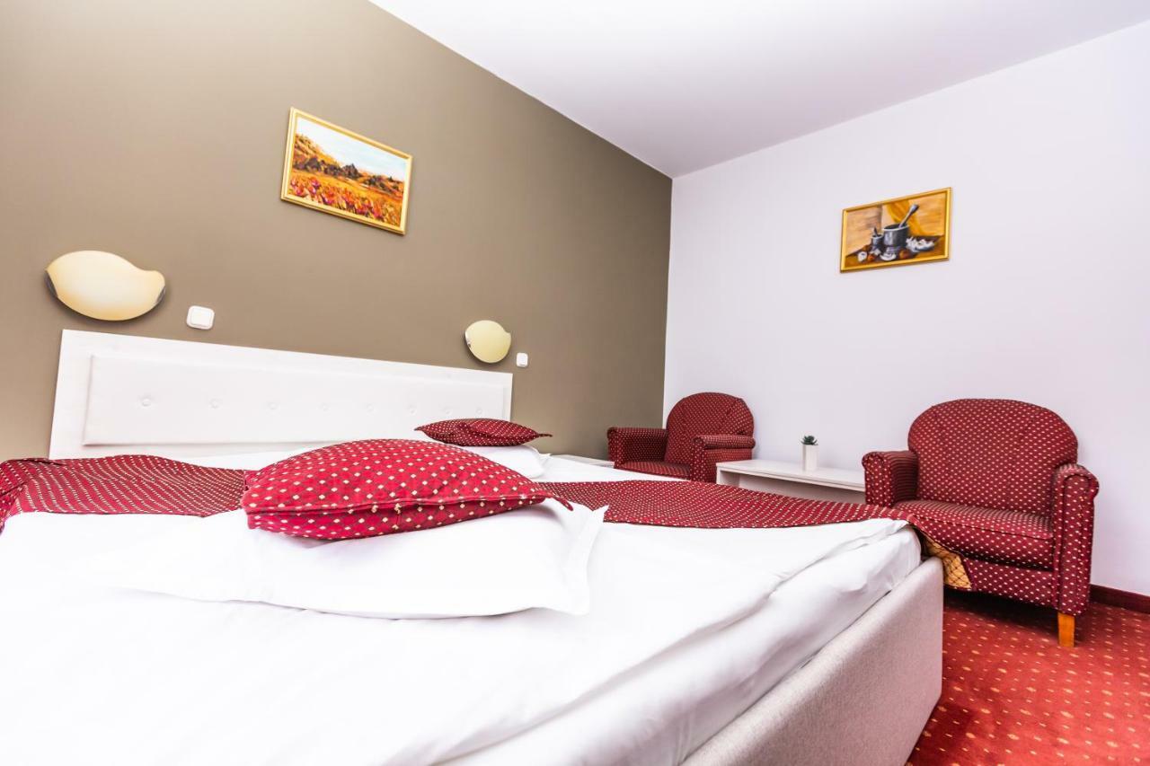 Hotel Miraj - Restaurant & Sauna & Biliard Poiana Brasov Luaran gambar