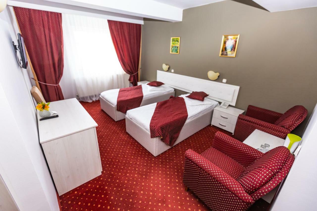 Hotel Miraj - Restaurant & Sauna & Biliard Poiana Brasov Luaran gambar